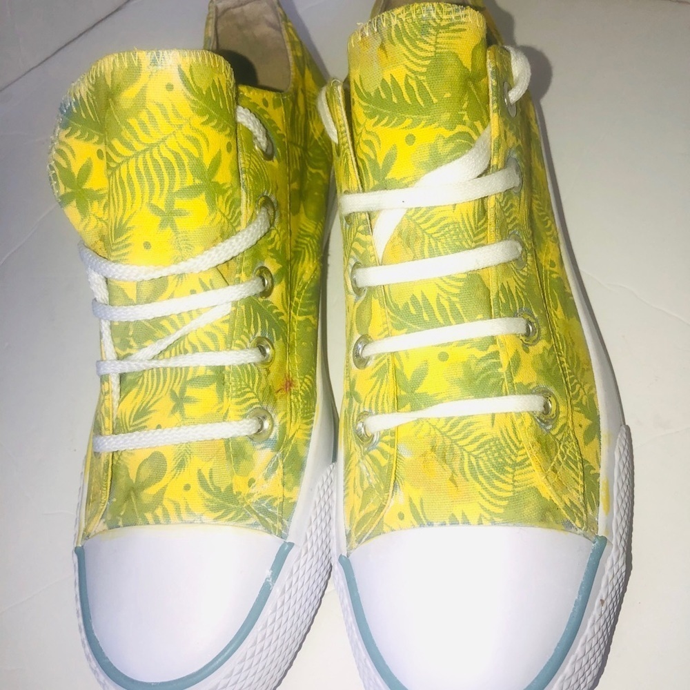 Airwalk yellow canvas sneakers